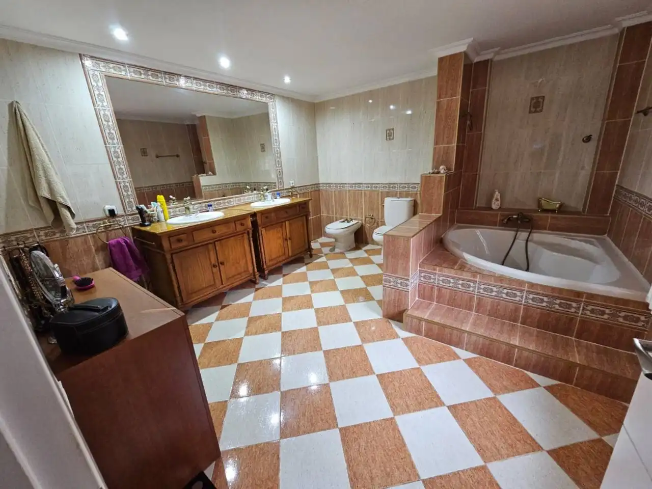 Bany de Casa o xalet en venda en Alicante / Alacant amb Aire condicionat, Calefacció i Jardí privat