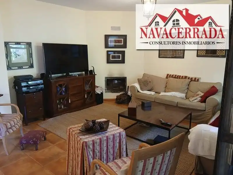 Sala d'estar de Casa o xalet en venda en Navacerrada amb Calefacció, Jardí privat i Piscina comunitària