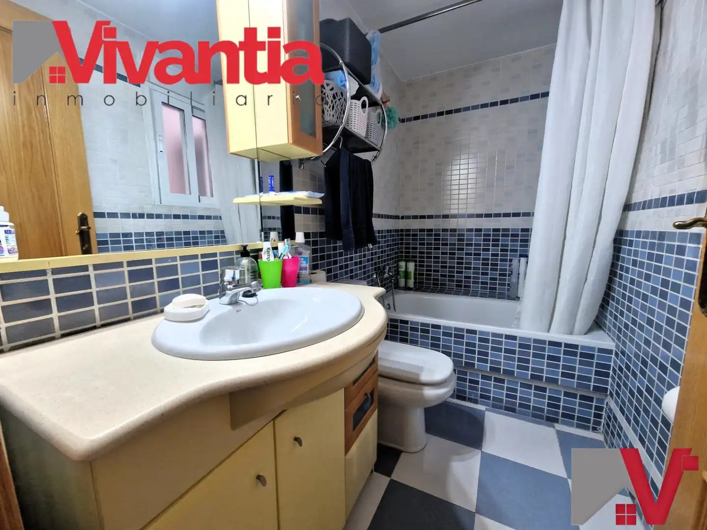 Bathroom of Apartments for sale in Lorca  with Air Conditioner, Heating and Furnished
