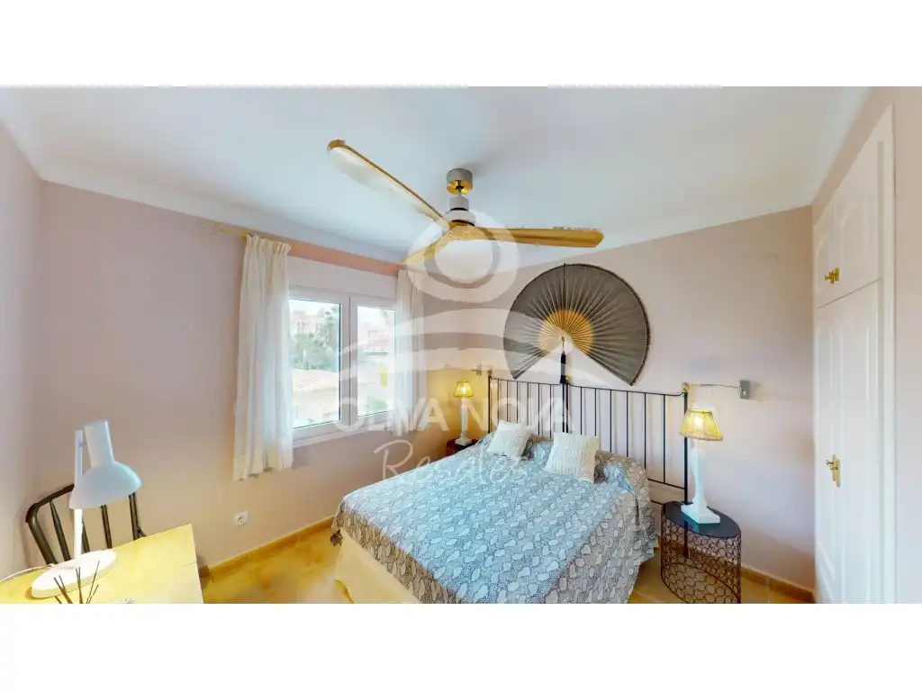 Habitación de Casa o chalet en venta en Oliva con Terraza y Piscina