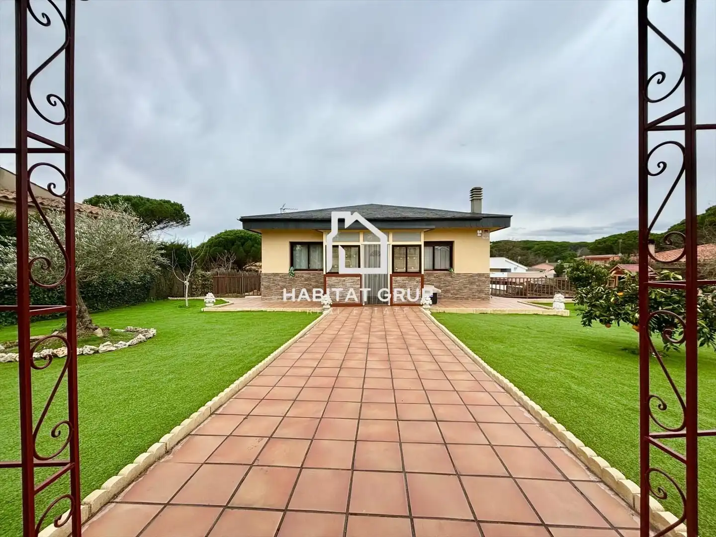 Casa amb piscina en venda a La Goba