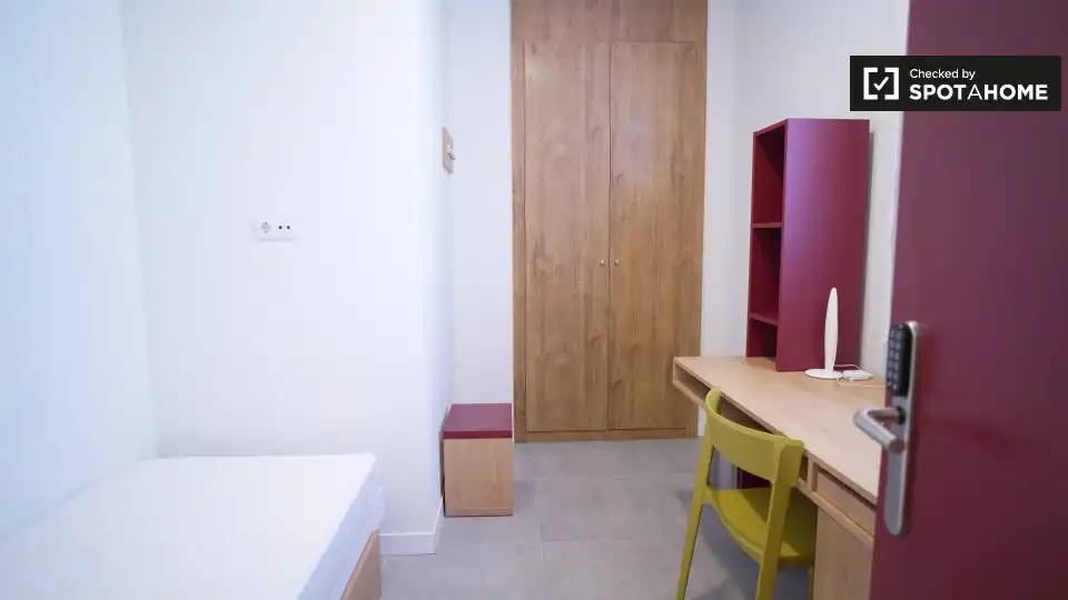 Room in Triana Oeste