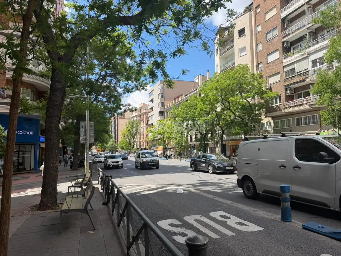 Vista exterior de Piso en venta en Madrid con Aire acondicionado y Parquet