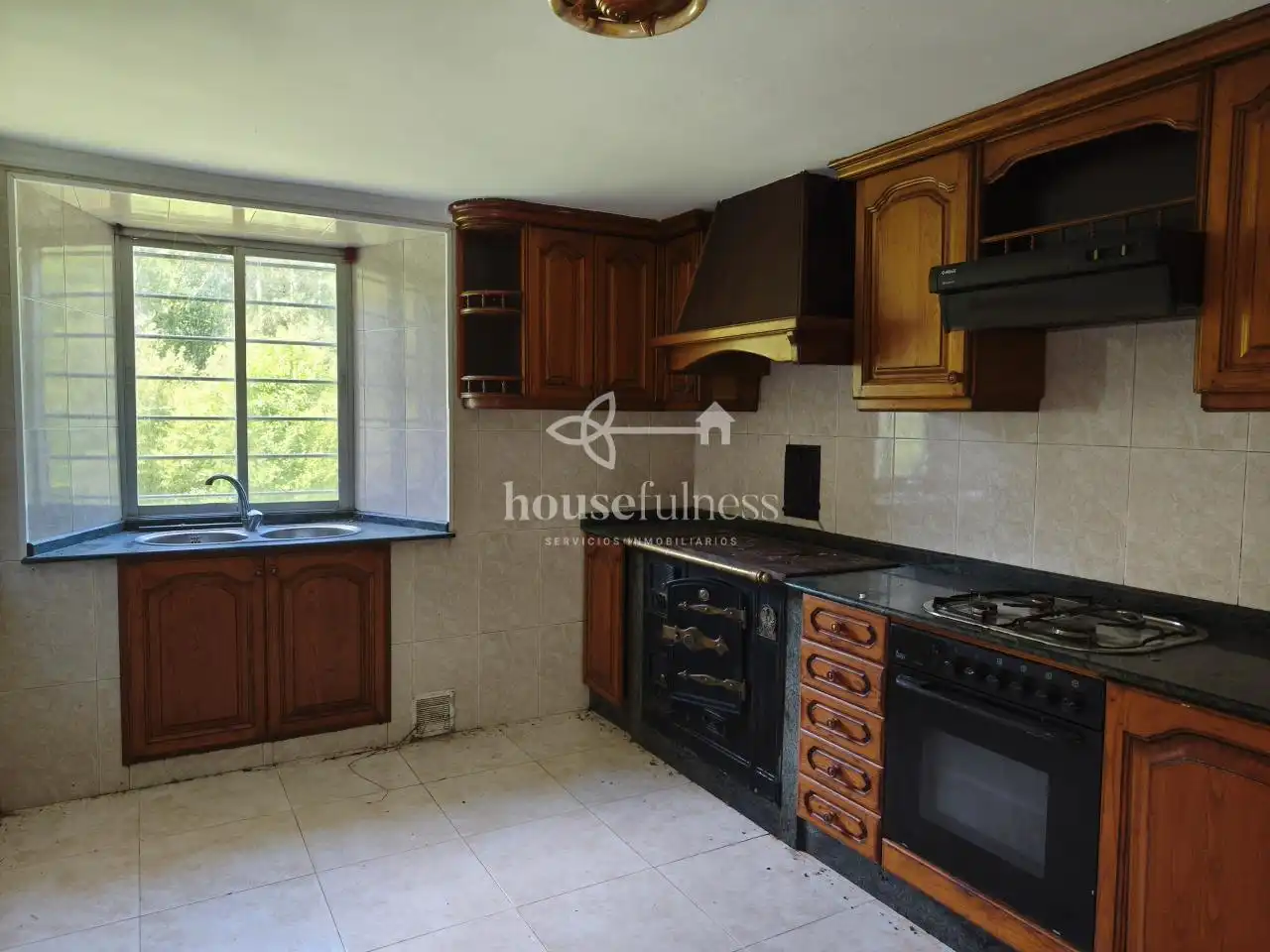 Cuina de Casa o xalet en venda en Cedeira amb Jardí privat