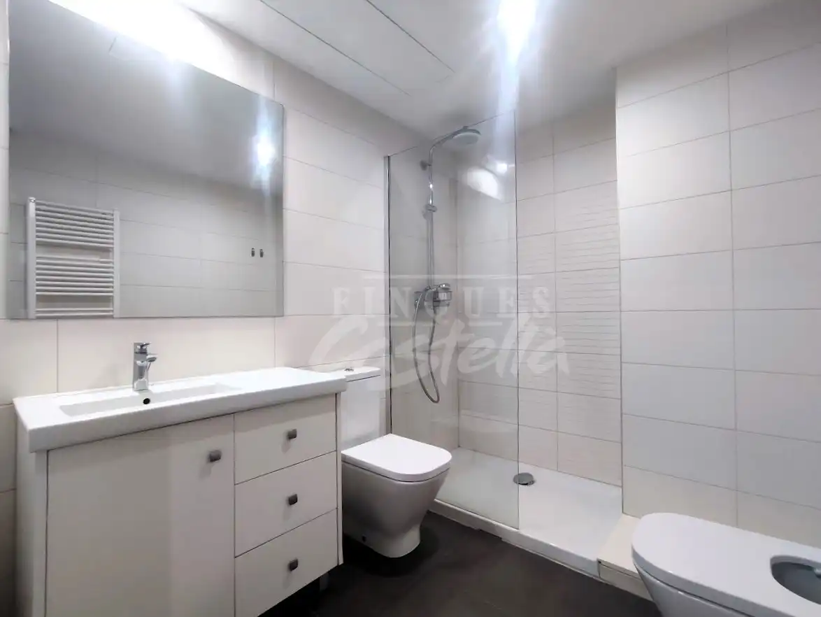 Bathroom of Flat for sale in Mataró  with Air Conditioner, Heating and Terrace