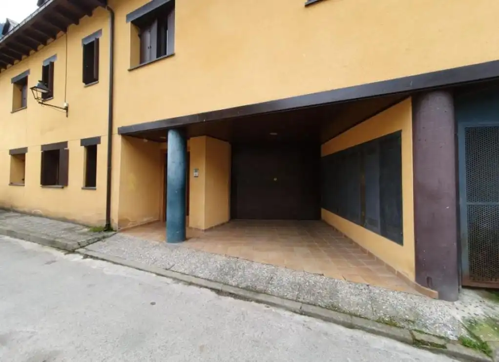 Vista exterior de Garaje en venta en Les