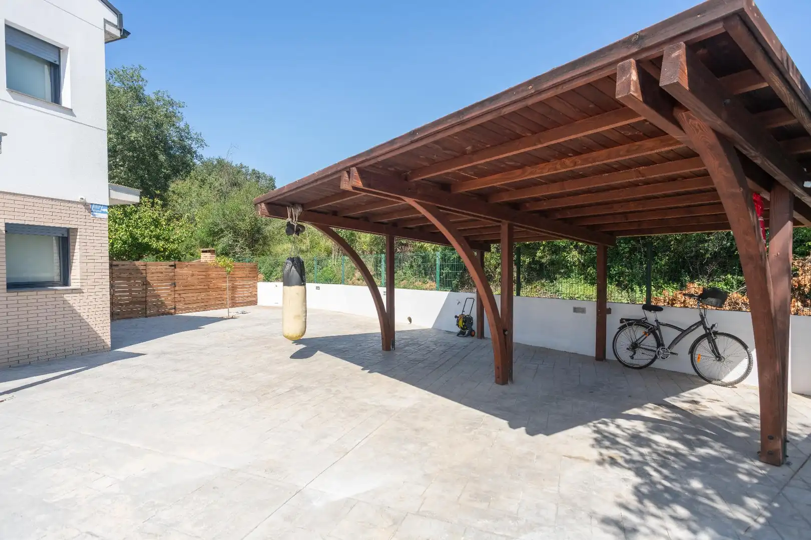 Parking of Houses for rent in Girona  with Air Conditioner, Private garden and Terrace