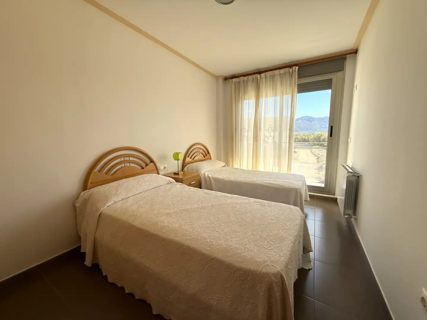 Schlafzimmer von Einfamilien-Reihenhaus zum Verkauf in La Pobla del Duc mit Klimaanlage, Heizung und Terrasse
