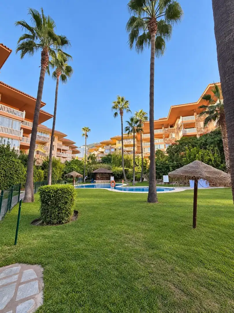 Vista exterior de Piso en venta en Fuengirola con Aire acondicionado, Jardín privado y Terraza