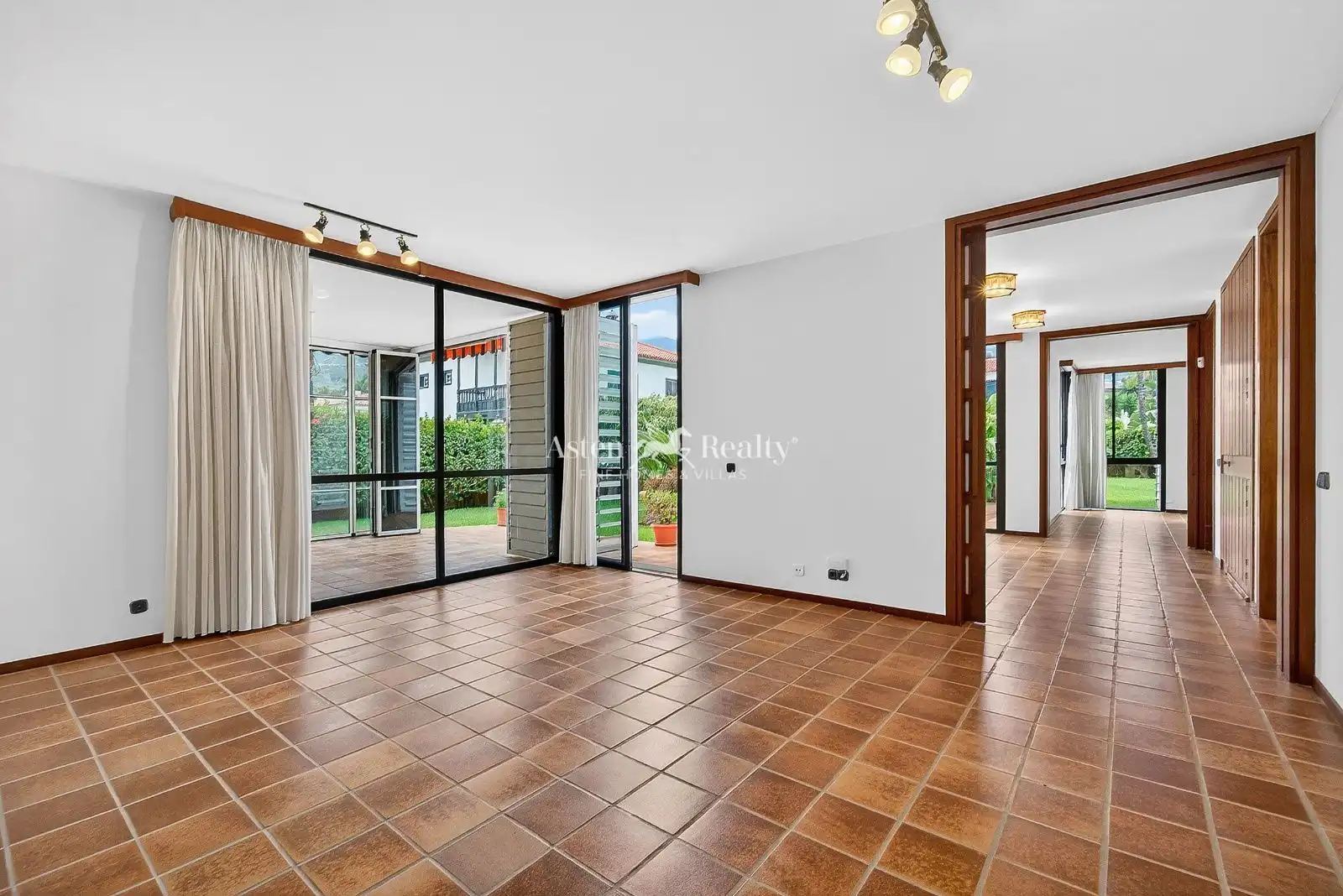 Vista exterior de Casa o xalet en venda en Puerto de la Cruz amb Jardí privat, Terrassa i Traster