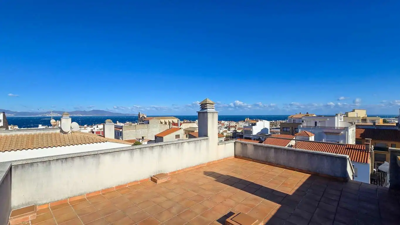 Exterior view of Duplexes for sale in L'Escala  with Heating, Terrace and Furnished