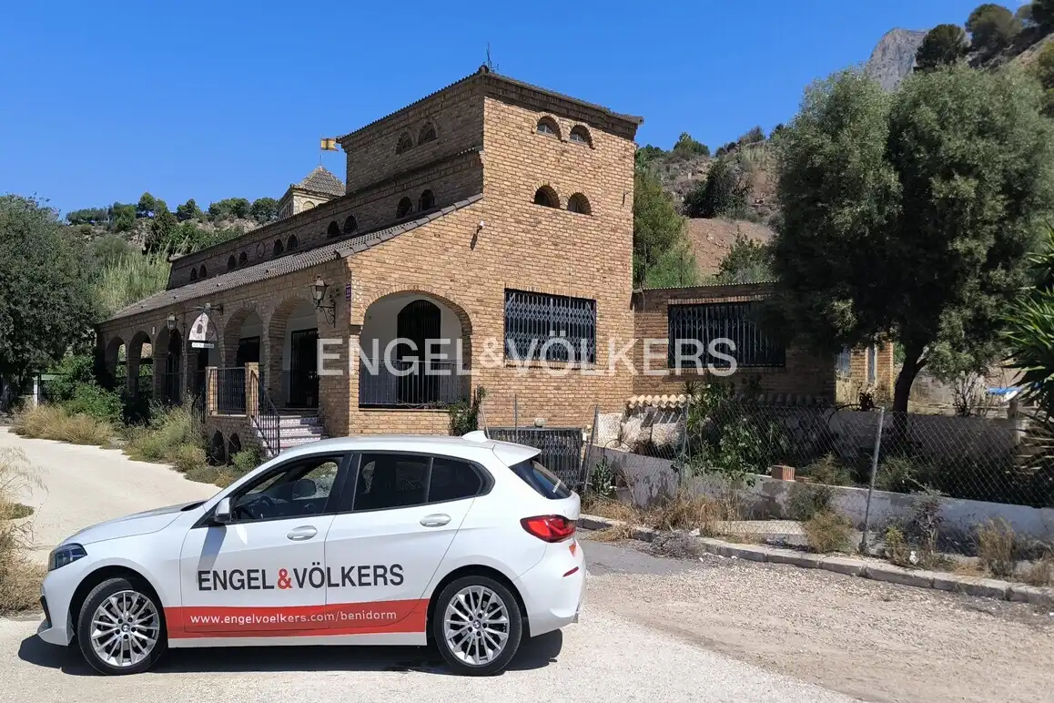 Local comercial en venda a Finestrat Pueblo