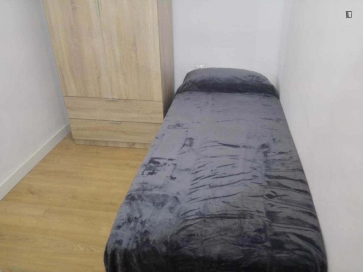 Bedroom of Apartment to share in  Valencia Capital  with Furnished, Washing machine and Microwave