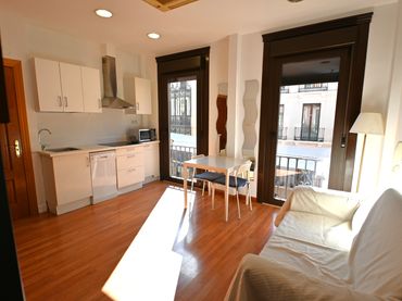 Appartamento con balcone in vendita a Puerta Real de España 17