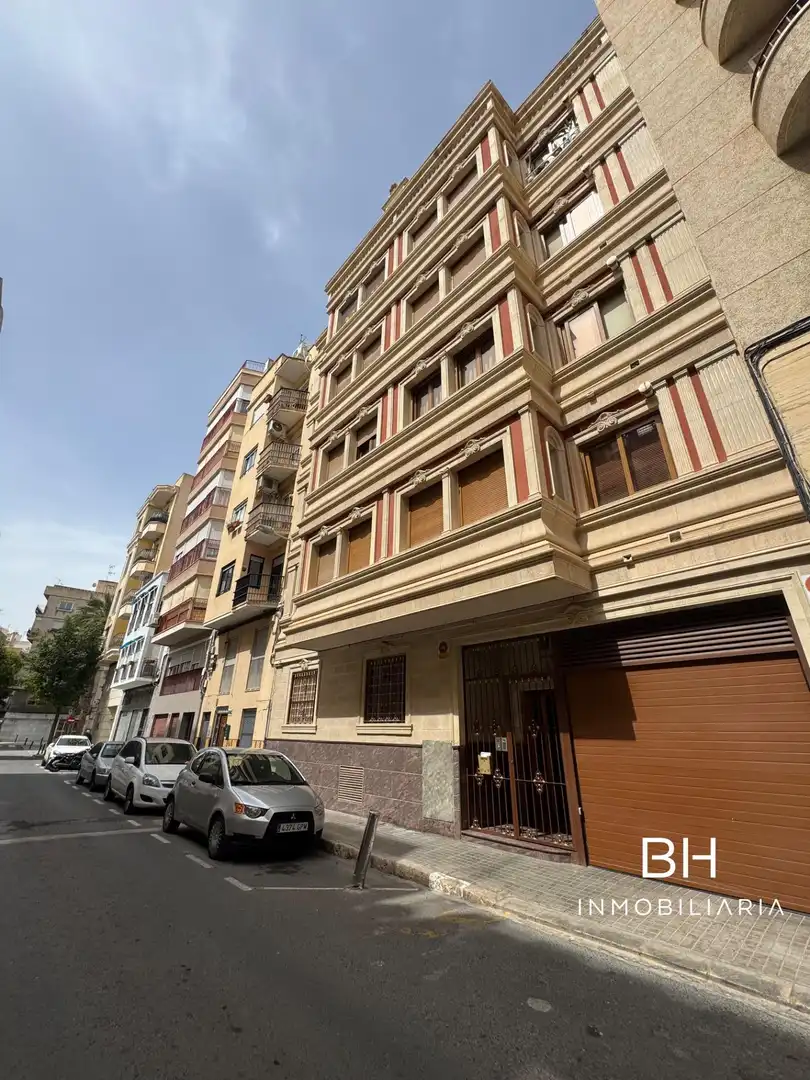 Außenansicht von Wohnung zum Verkauf in Elche / Elx mit Klimaanlage, Heizung und Parkett