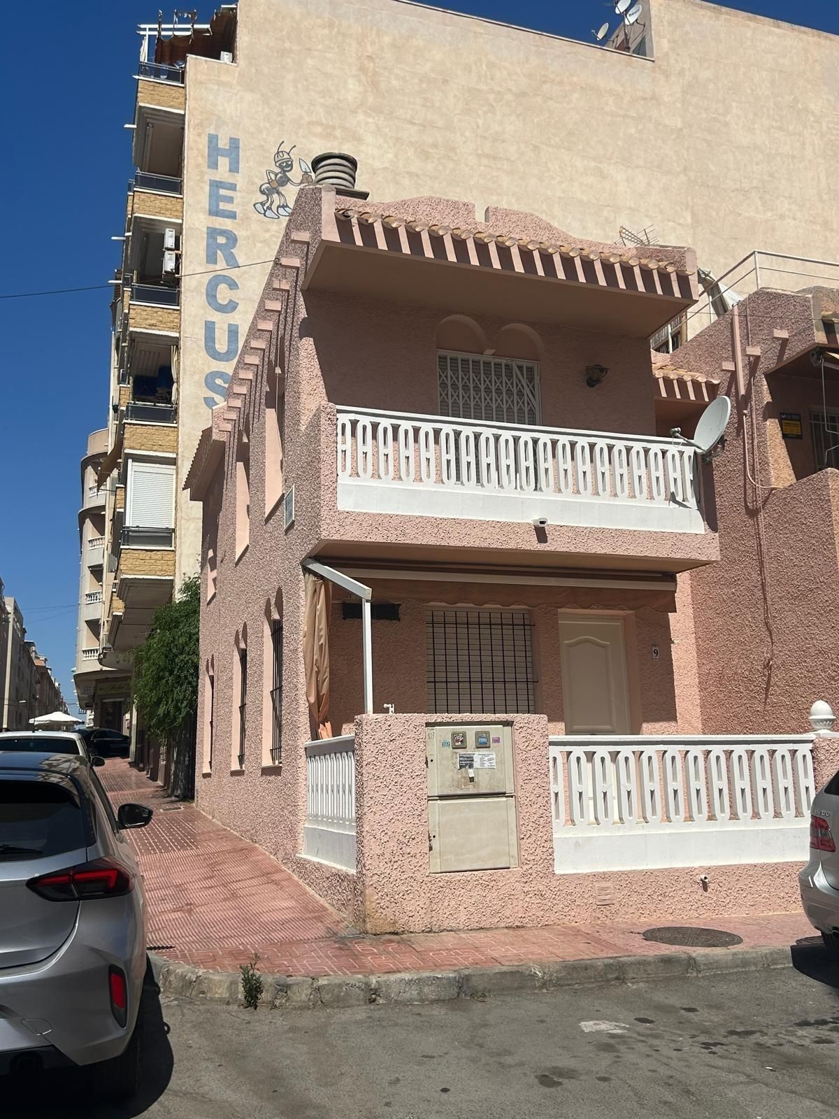 Vista exterior de Casa o xalet en venda en Torrevieja amb Jardí privat