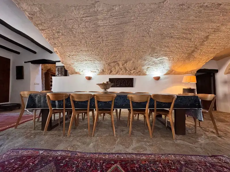 Comedor de Finca rústica en venta en Ullastret con Aire acondicionado, Calefacción y Jardín privado