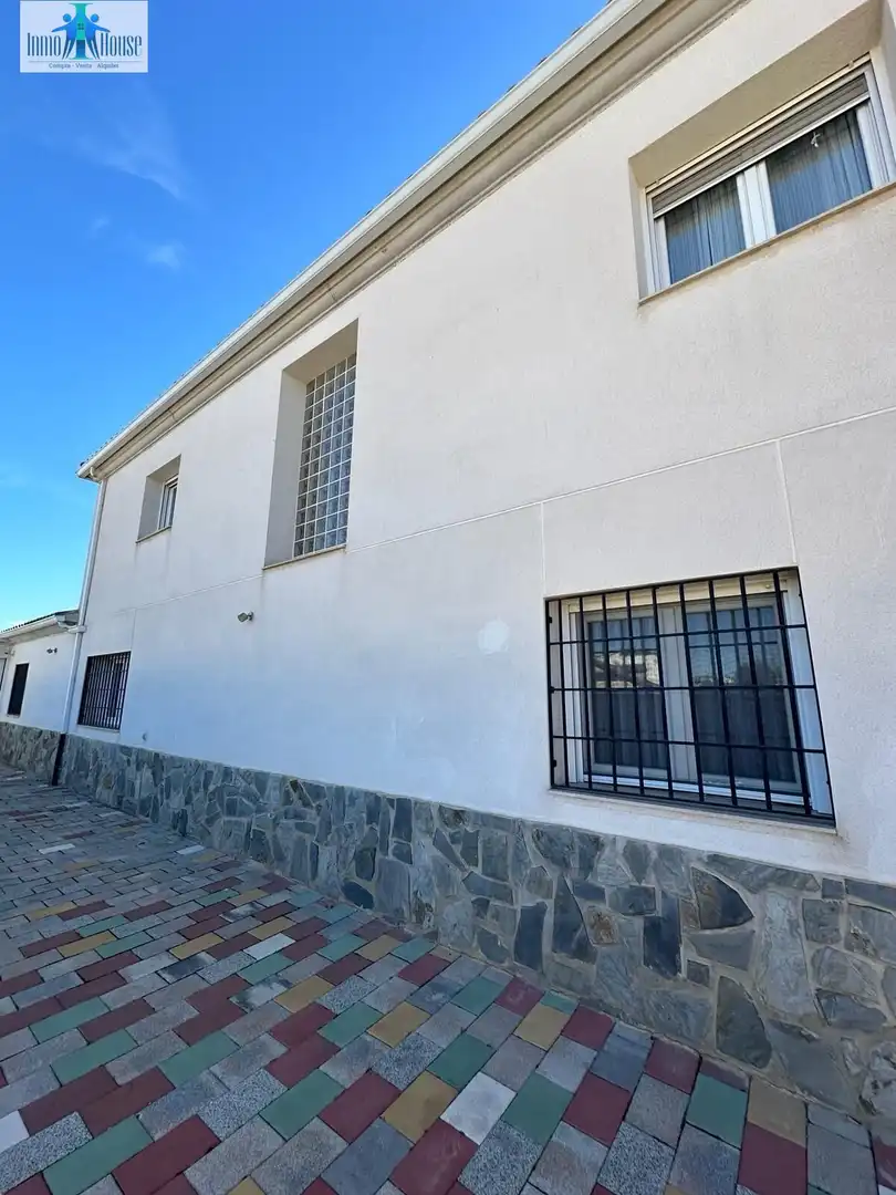 Vista exterior de Casa o xalet en venda en Albacete amb Aire condicionat, Jardí privat i Parquet