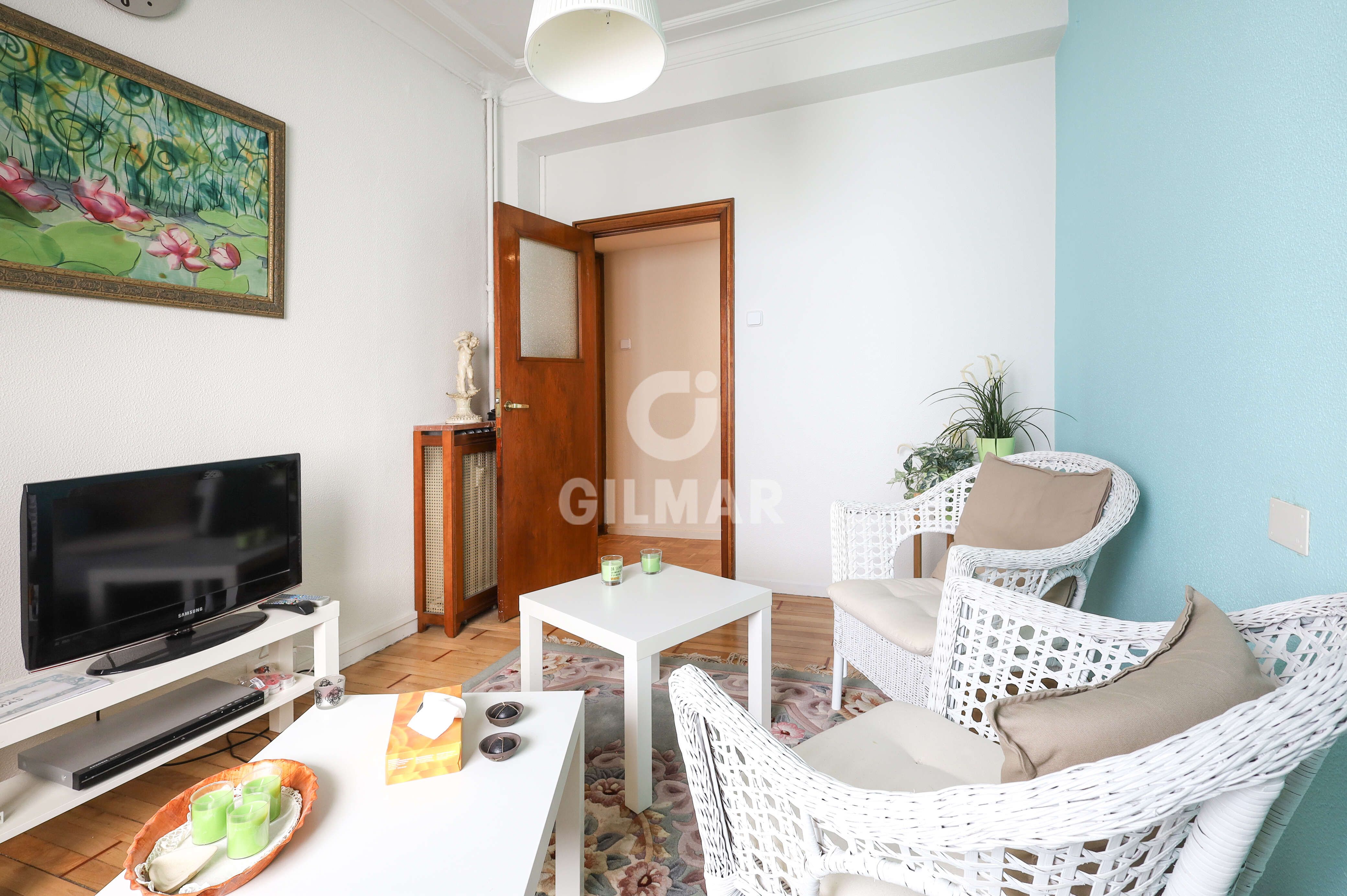 Living room of Flat for sale in  Madrid Capital  with Heating and Balcony