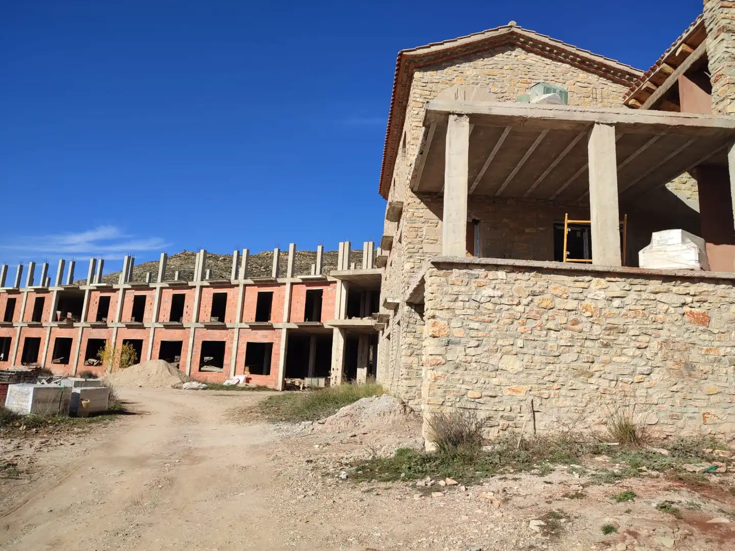 Vista exterior de Edifici en venda en Allepuz