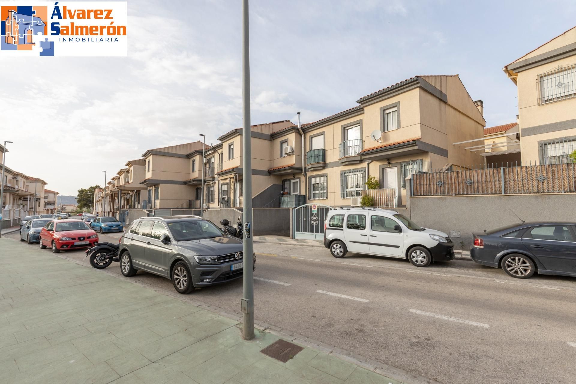 Vista exterior de Casa adosada en venda en Maracena amb Aire condicionat, Moblat i Balcó