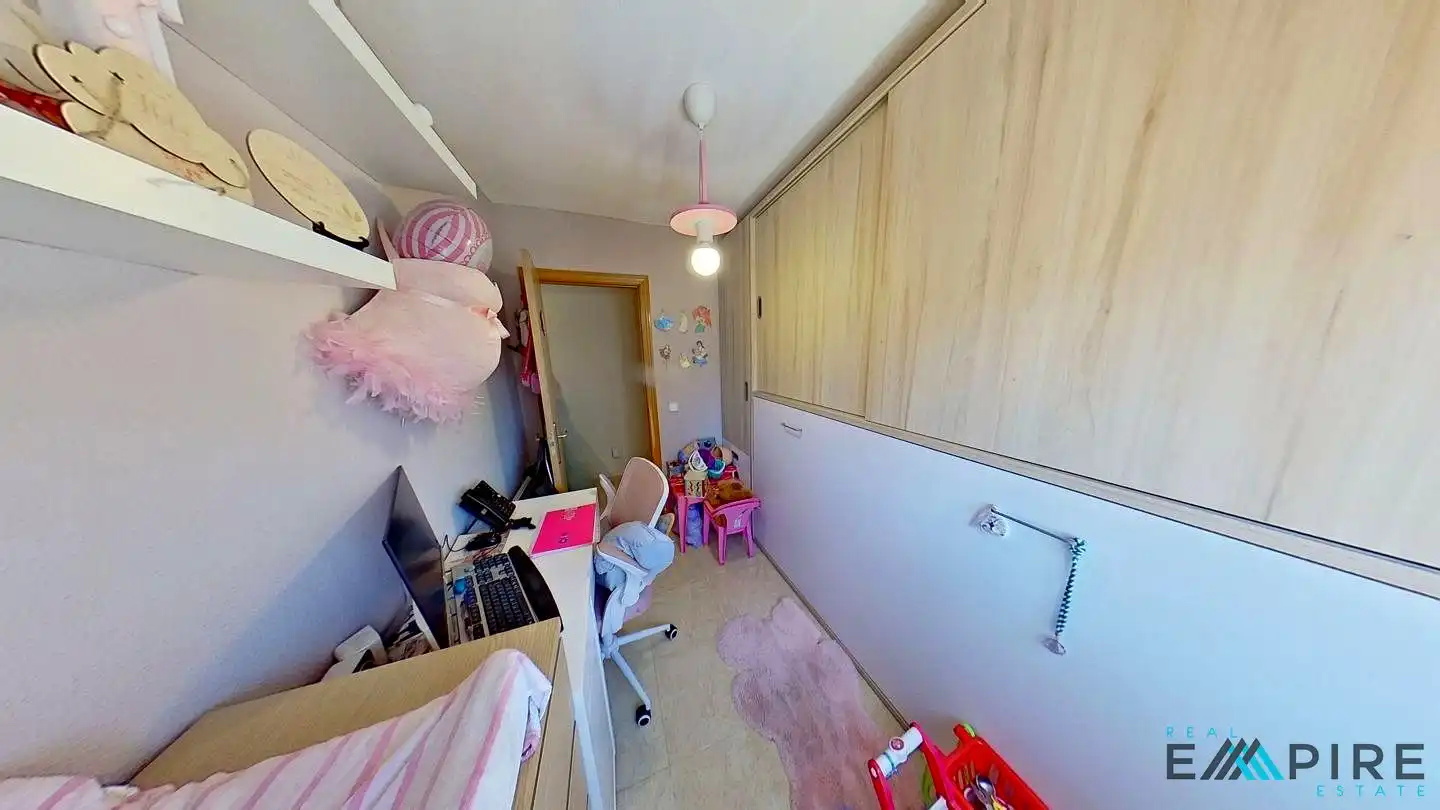 Bedroom of Flat for sale in Parla  with Air Conditioner, Heating and Storage room