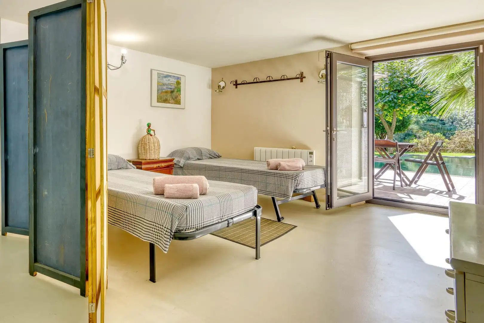 Habitación de Finca rústica en venta en Boadella i les Escaules con Calefacción, Jardín privado y Terraza