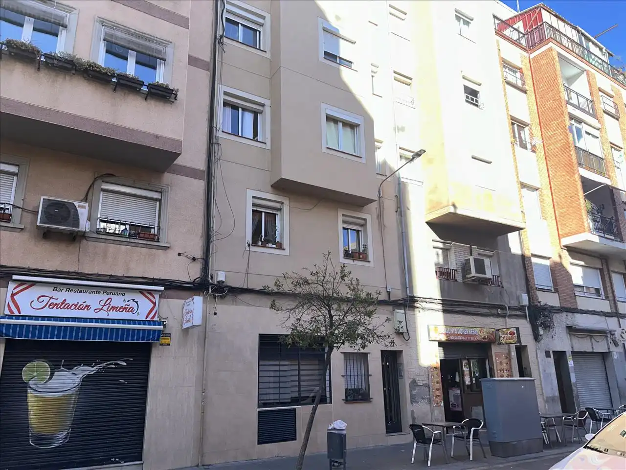 Vista exterior de Casa o xalet en venda en L'Hospitalet de Llobregat