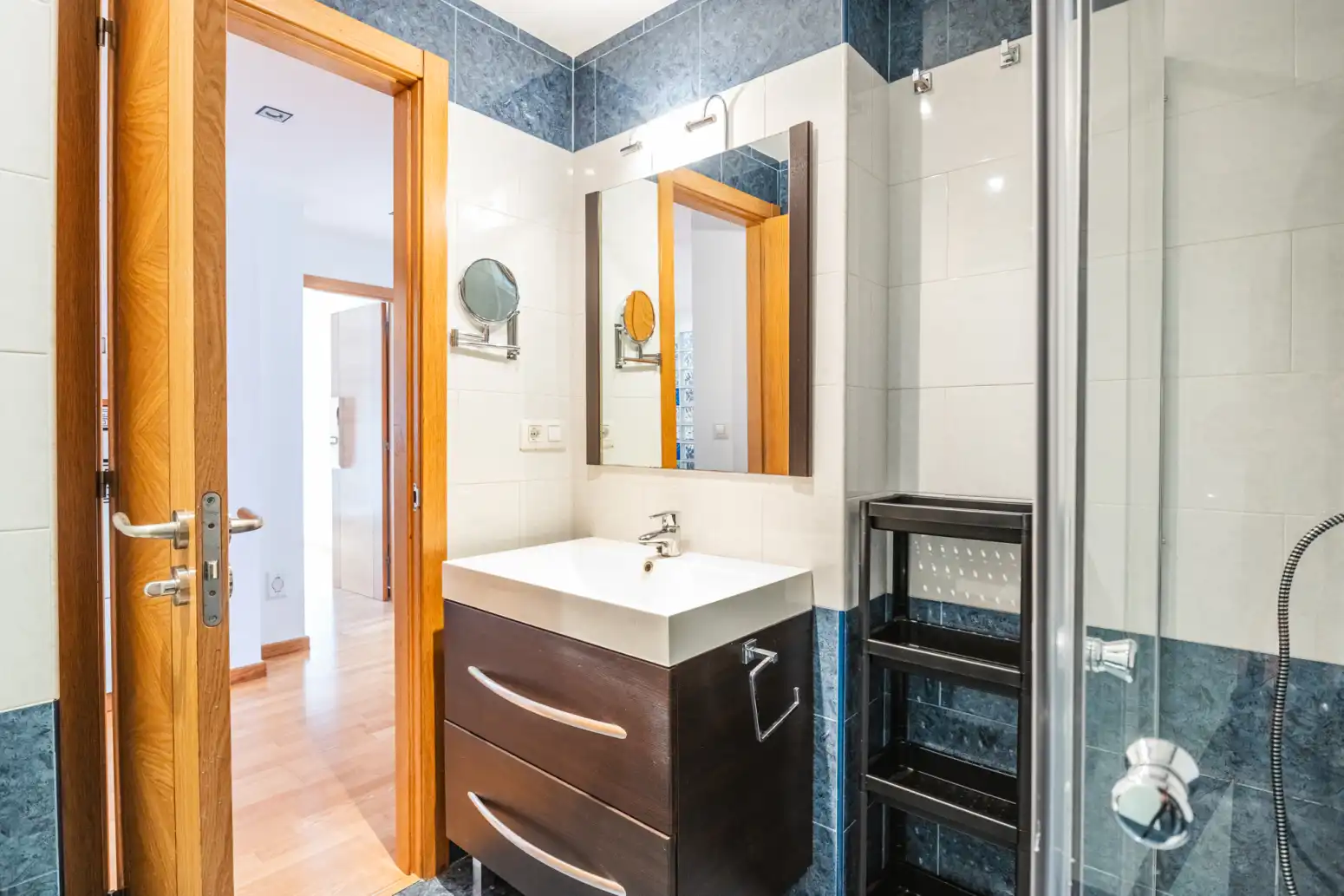 Baño de Piso de alquiler en San Martín del Rey Aurelio con Calefacción, Terraza y Trastero