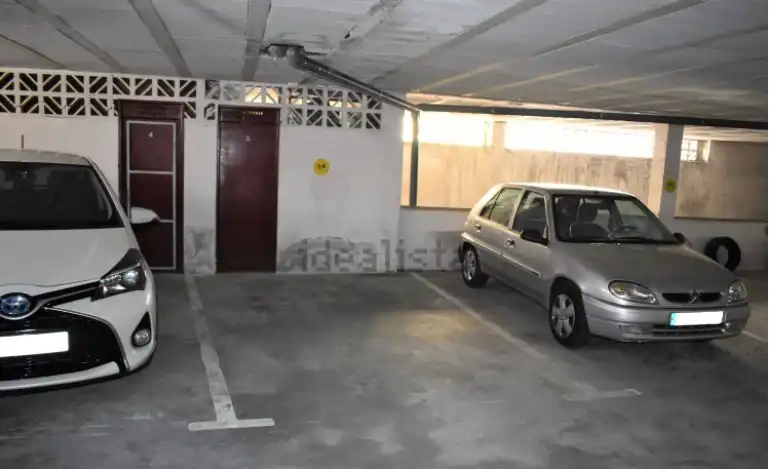 Aparcament de Dúplex en venda en Vigo  amb Calefacció, Parquet i Terrassa