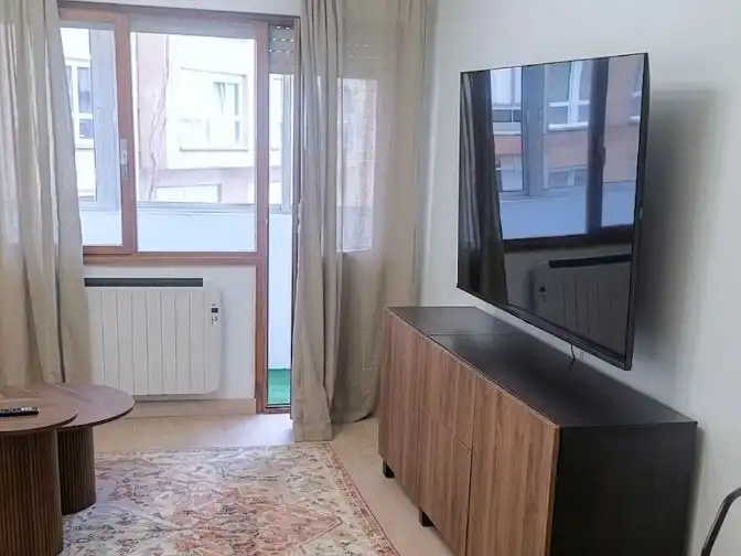 Sala d'estar de Pis de lloguer en Avilés amb Calefacció, Parquet i Moblat