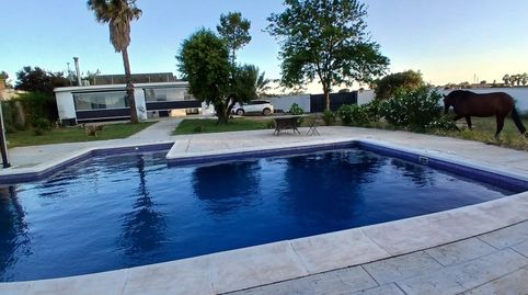 SE VENDE CHALET PROXIMO A UTRERA