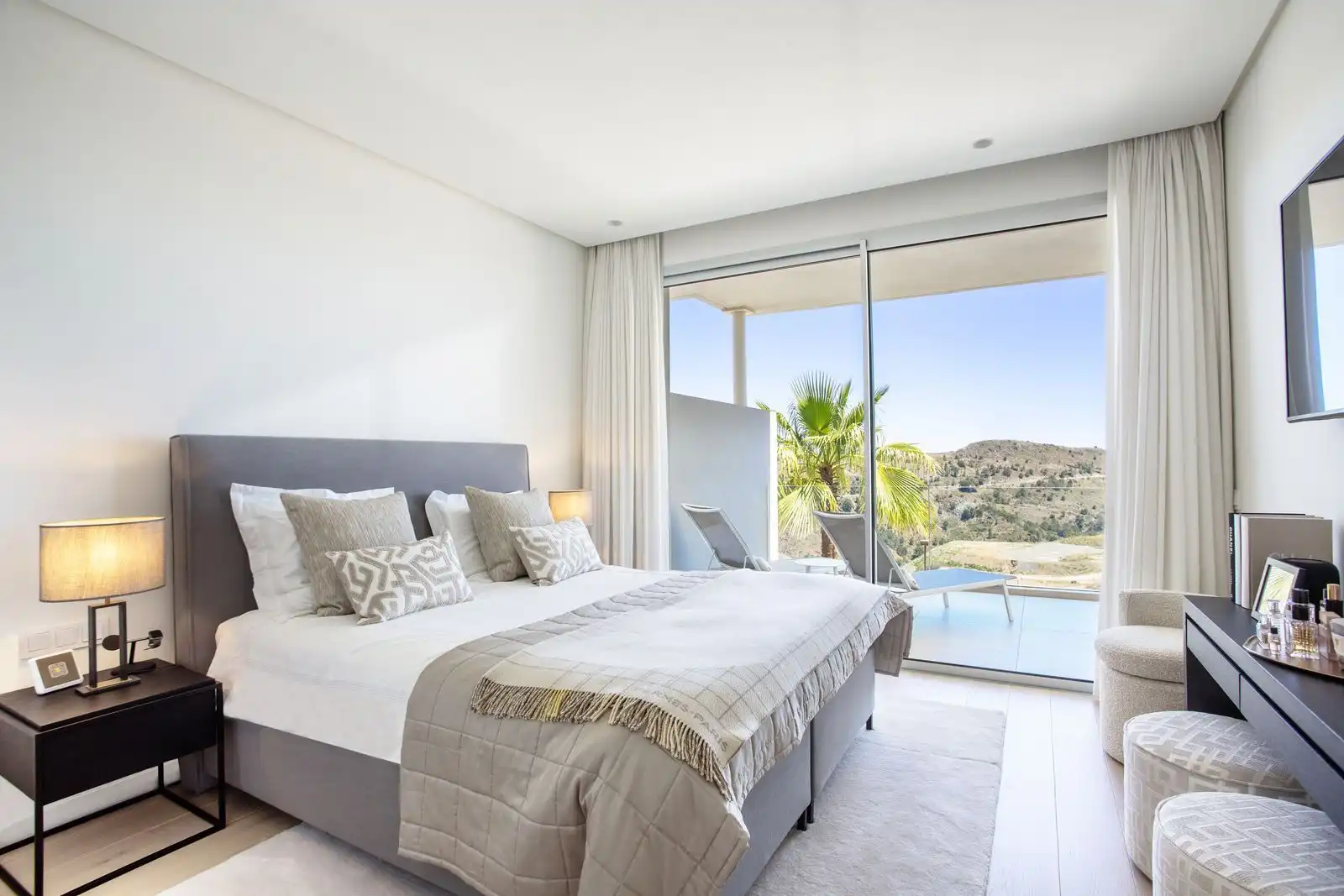 Bedroom of Apartments for sale in Marbella Centro