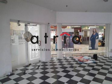 Local comercial de lloguer a Paseo de Julio Hauzeur
