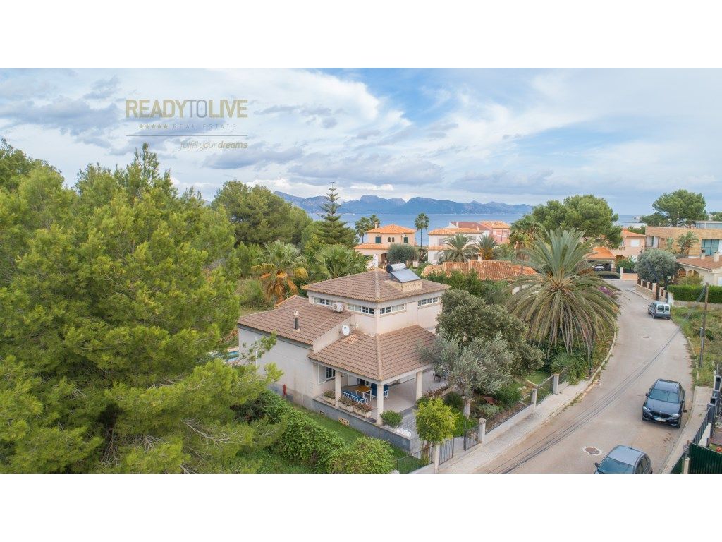 Vista exterior de Casa o xalet en venda en Alcúdia amb Aire condicionat, Jardí privat i Terrassa