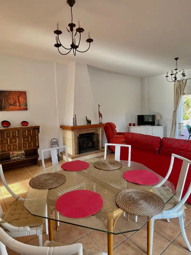 Sala d'estar de Casa o xalet en venda en Torrox amb Jardí privat, Piscina i Moblat