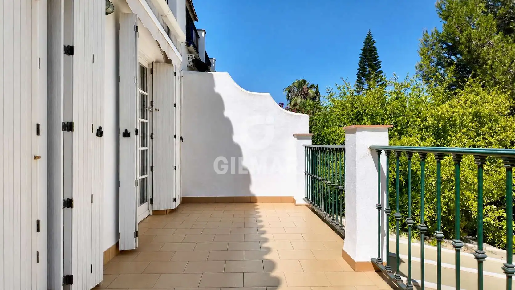 Vista exterior de Casa adosada en venta en Fuengirola con Calefacción, Jardín privado y Piscina