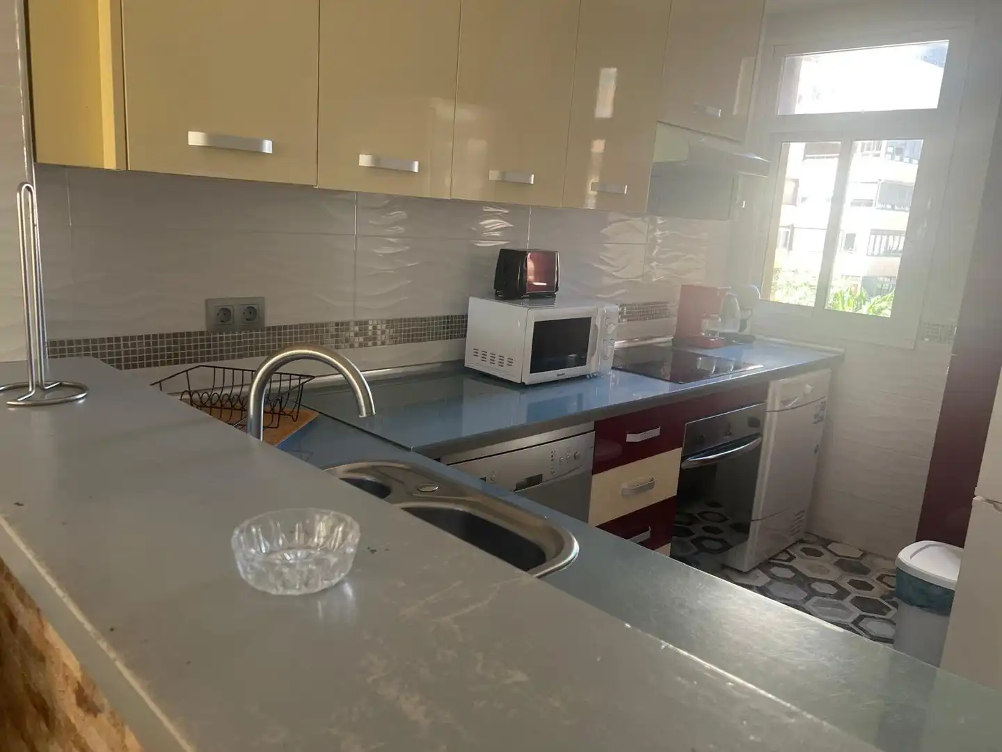 Küche von Wohnung zum Verkauf in Torremolinos mit Klimaanlage und Gemeinschaftspool