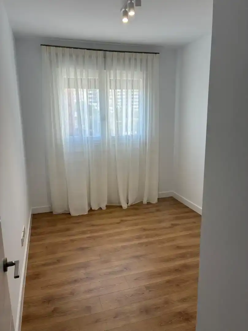Schlafzimmer von Wohnung zur Miete in Dos Hermanas mit Schwimmbad und Balkon