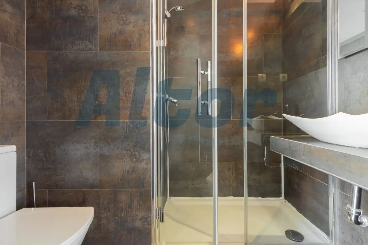 Bathroom of Attic for rent in Madrid  with Heating, Terrace and Furnished