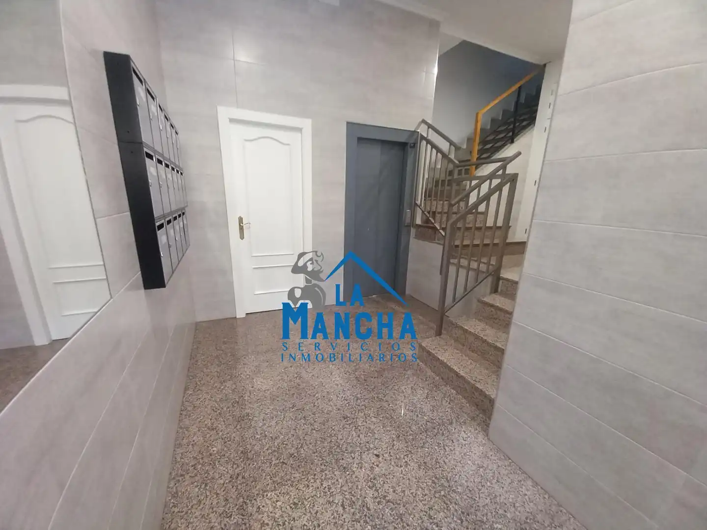 Piso en venta en Albacete con Balcón