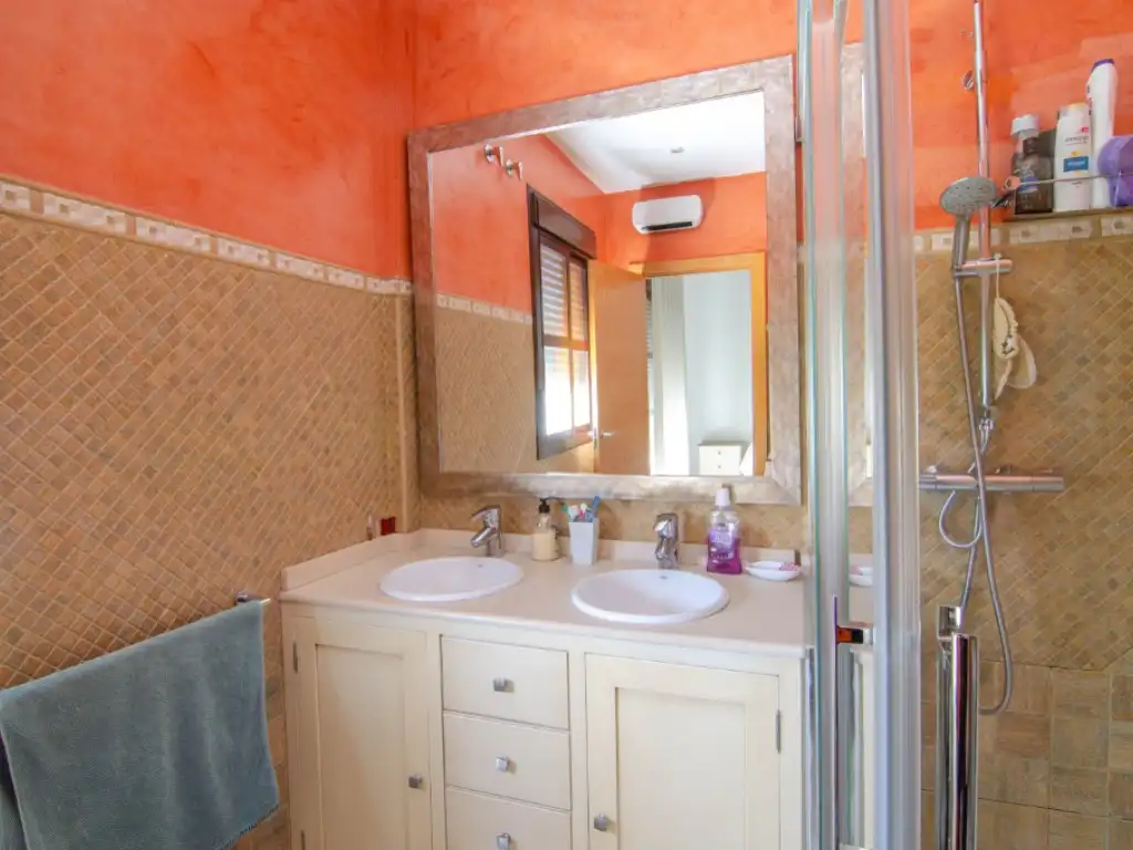 Bany de Casa o xalet en venda en La Rinconada