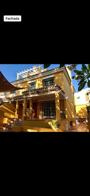 Außenansicht von Einfamilien-Reihenhaus zur Miete in Málaga Capital mit Klimaanlage, Terrasse und Ofen