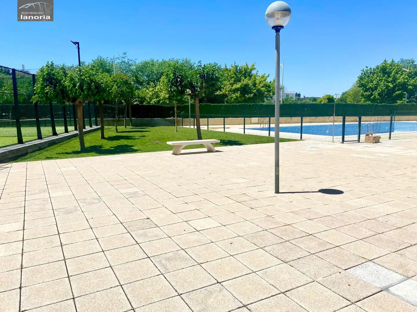 Piscina de Piso en venta en Albacete con Calefacción, Trastero y Amueblado