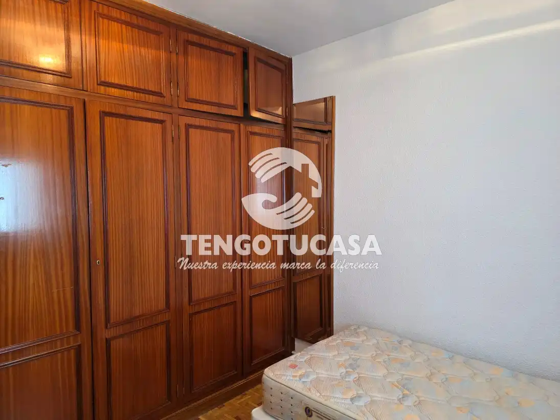 Habitación de Piso en venta en Madrid con Calefacción, Parquet y Terraza