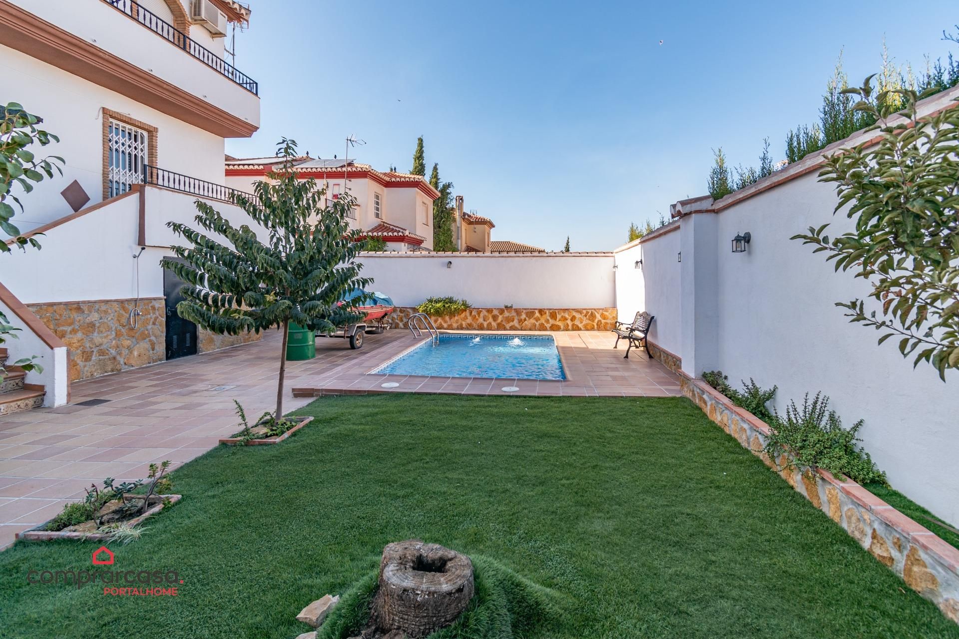 Piscina de Casa o xalet en venda en Cúllar Vega