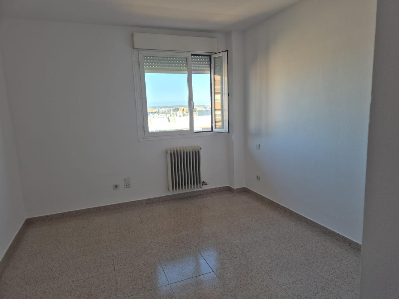 Habitación de Piso en venta en  Zaragoza Capital con Calefacción, Terraza y Trastero