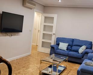 Living room of Flat to rent in Cuenca Capital  with Air Conditioner, Heating and Parquet flooring