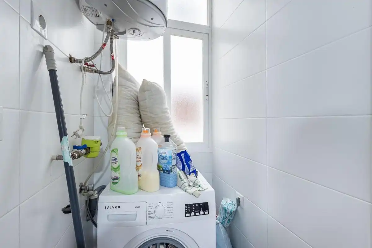 Bathroom of Flat for sale in Granada  with Heating and Terrace