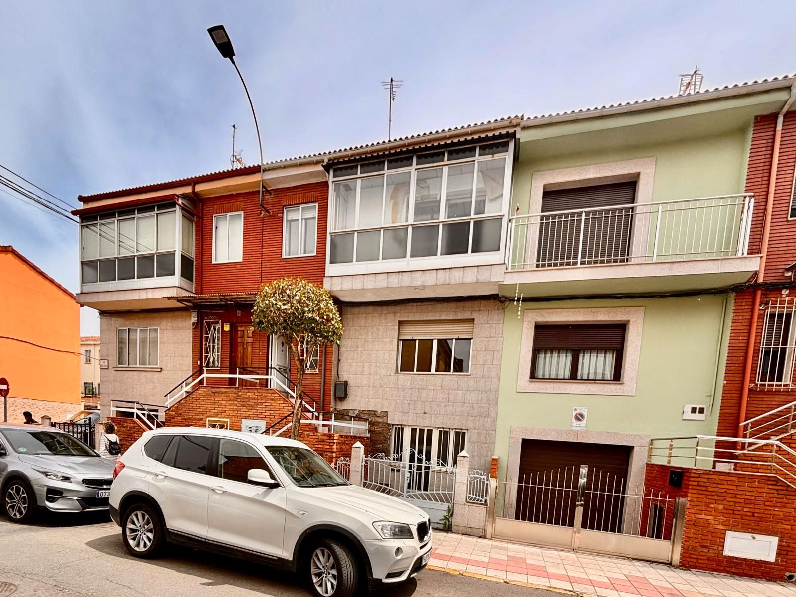 Vista exterior de Casa o xalet en venda en León Capital  amb Jardí privat, Terrassa i Balcó